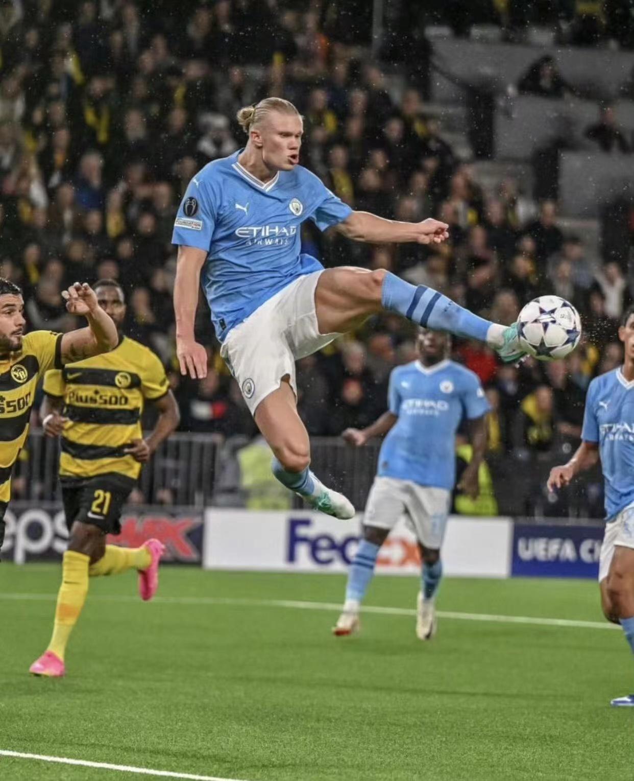 多特蒙德逆转成功，哈兰德成为进球机器(多特蒙德哈兰德几号球衣)